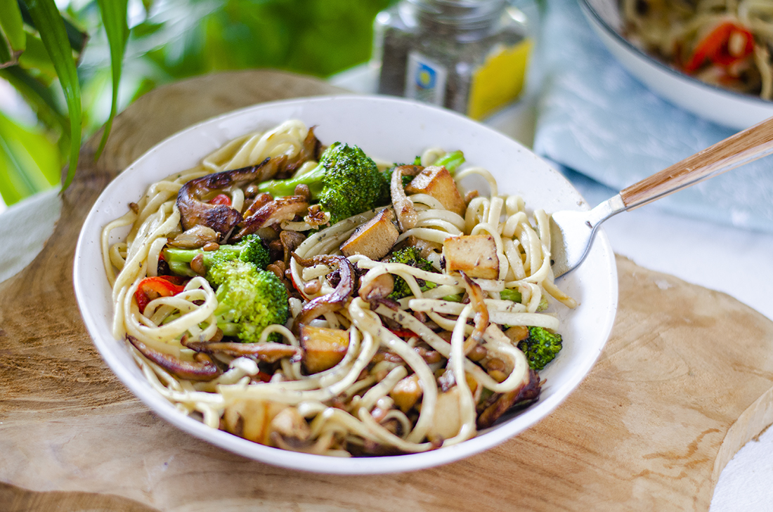 receta-vegetariana-facil-pasta-verduras-tofu-2